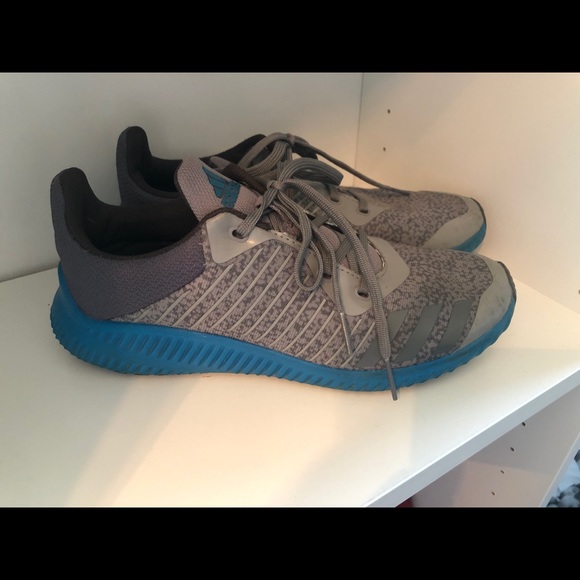 Adidas Boys Tennis Shoes Size 4.5 - Picture 1 of 4